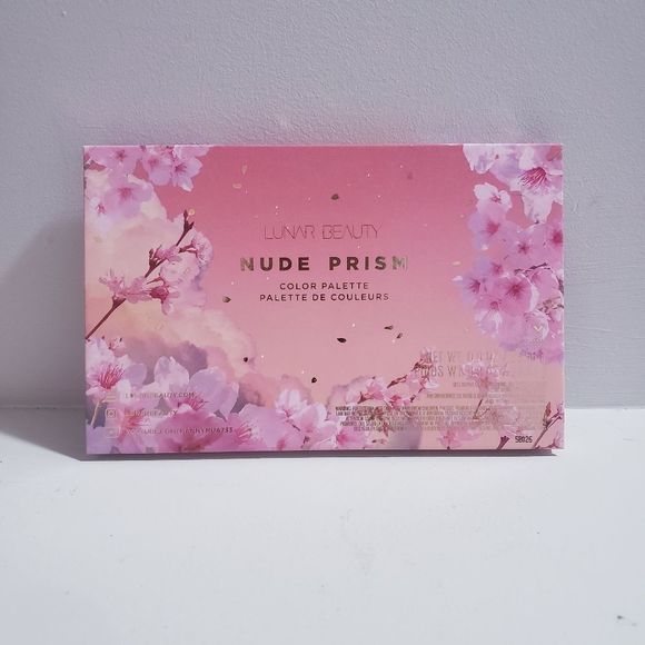 Lunar Beauty| Nude Prism Eyeshadow Palette - Picture 6 of 10